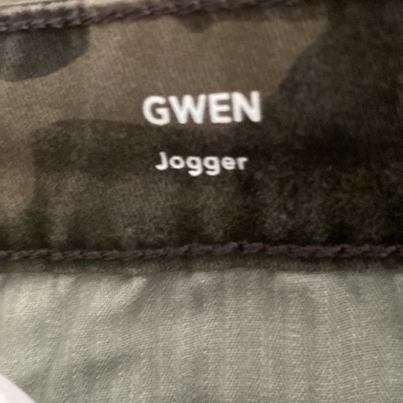 DL1961 Gwen Camouflage Jogger Pant Size 25 EUC - Picture 9 of 14